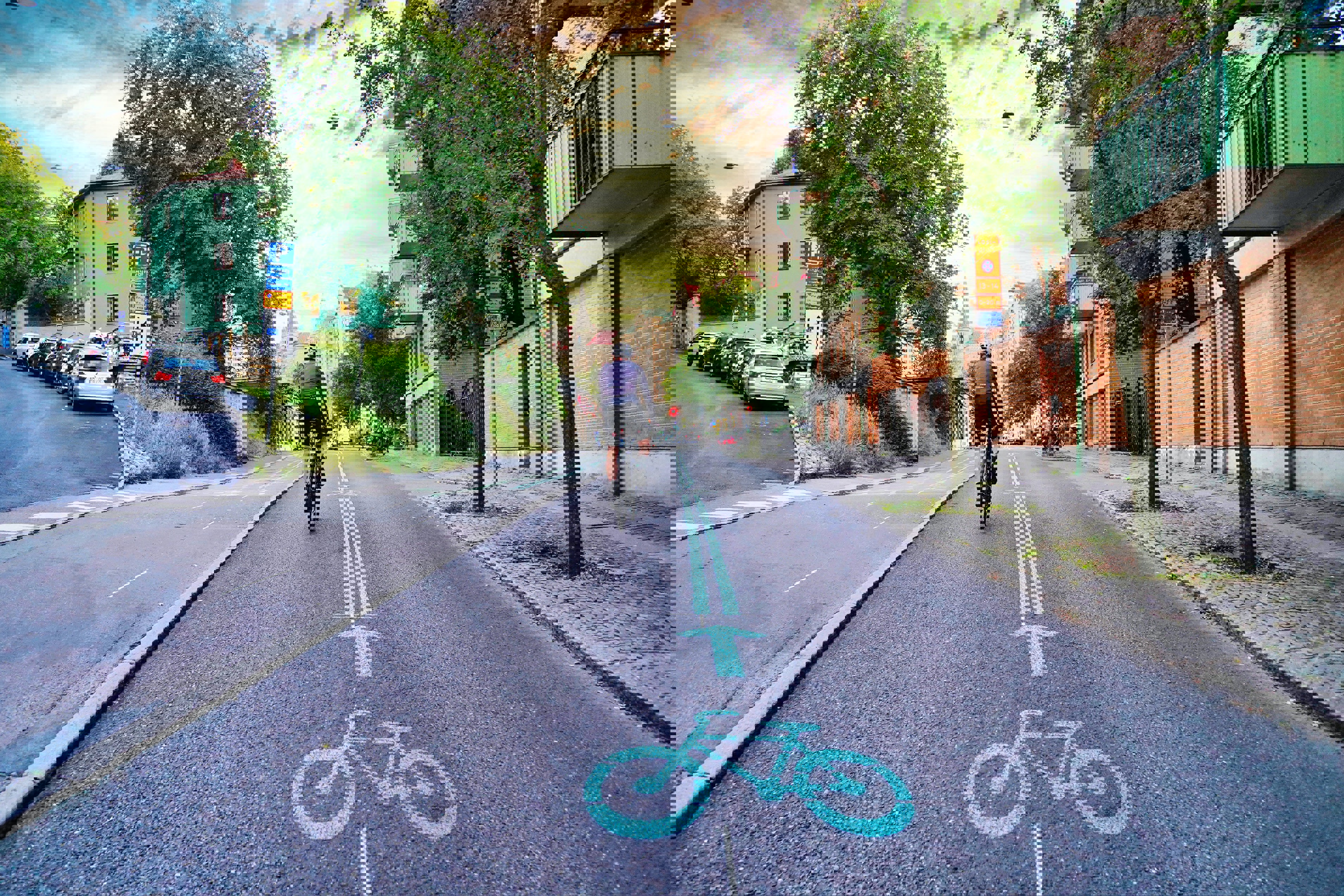 Cyklist på cykelväg i Göteborg