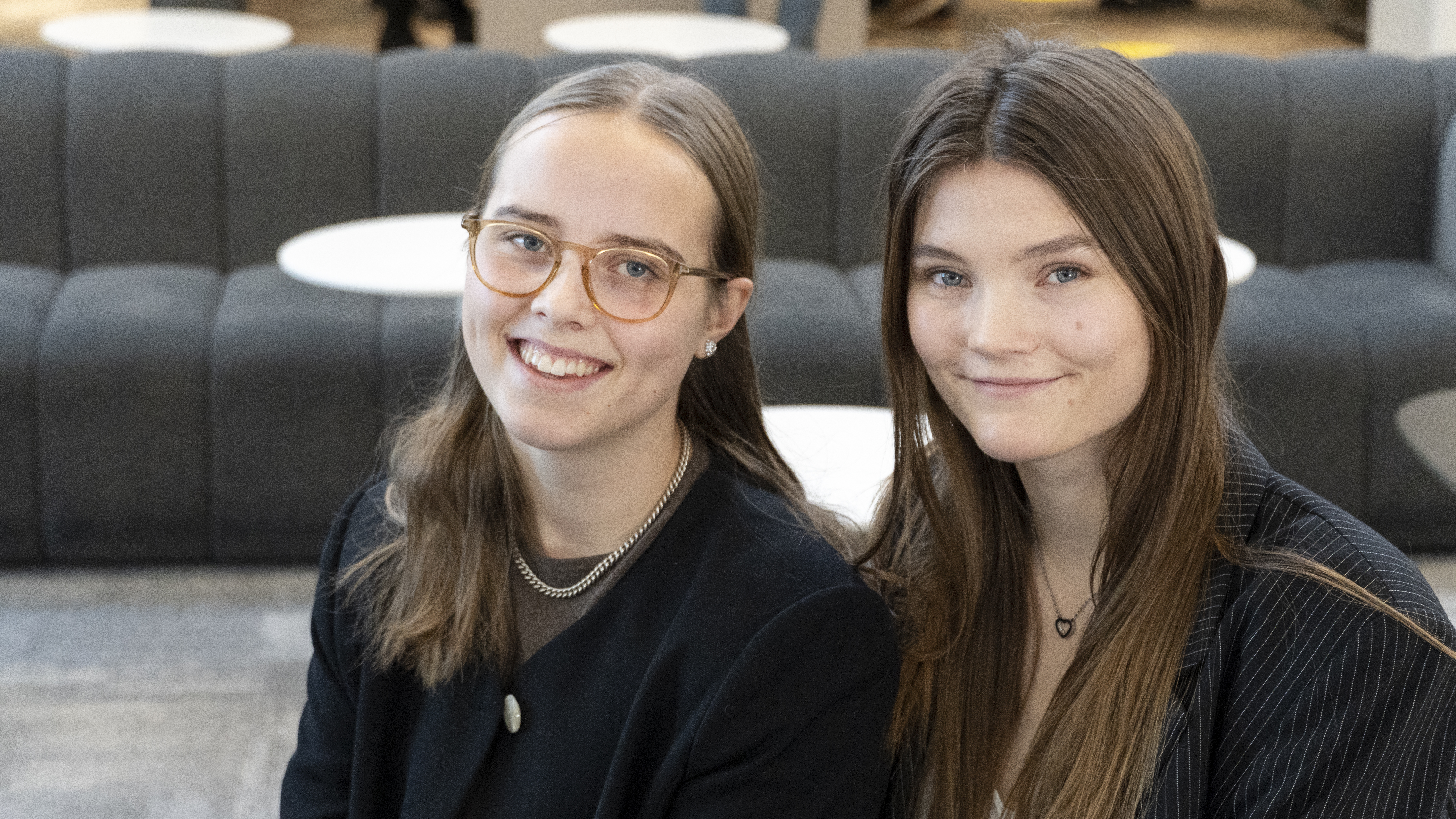 Paulina Engel och Ida Boregrim, tekniksprångare på Mycronic